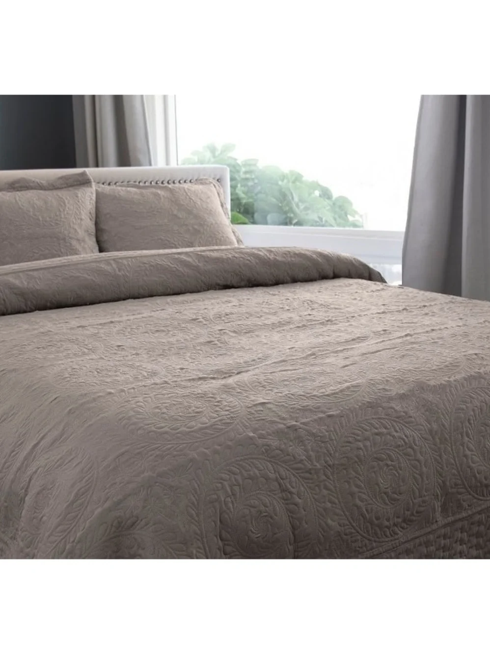 Embroidered Quilt Set - Taupe King Size New In Packaging